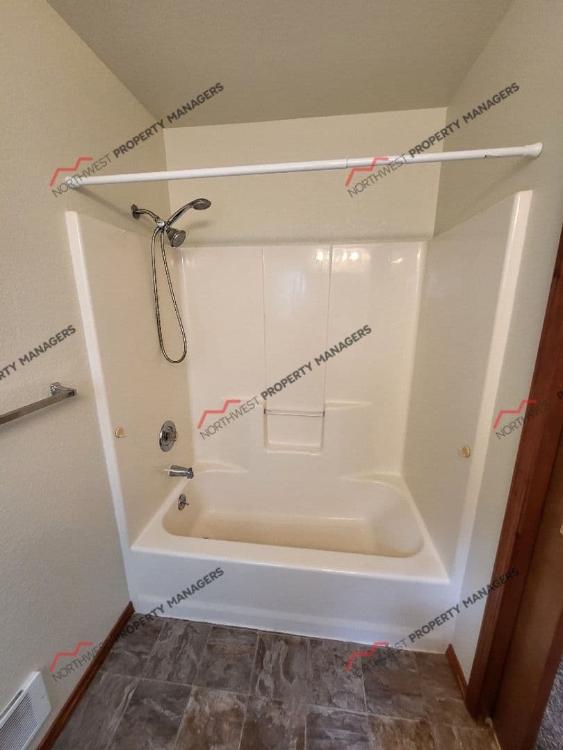 Toledo Apartment: 1268 State Route 505
