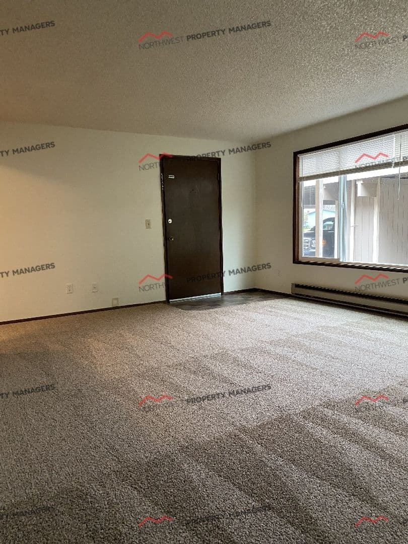 Montesano Apartment: 514 N. Medcalf Lane 1-24