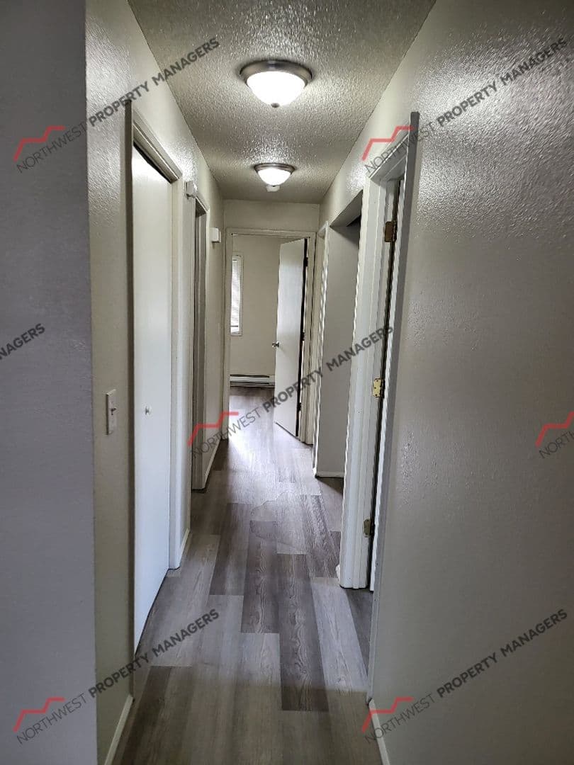 Centralia Apartment: 415 N Oak St