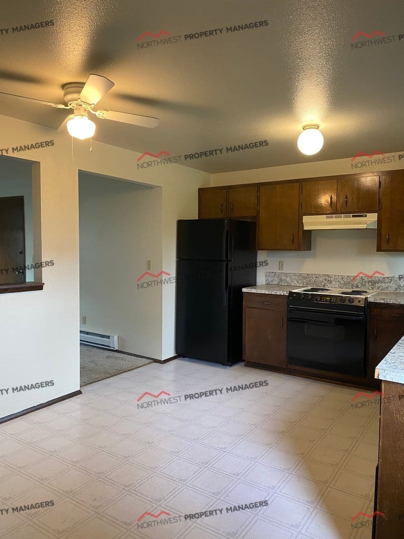 Montesano Apartment: 514 N. Medcalf Lane 1-24