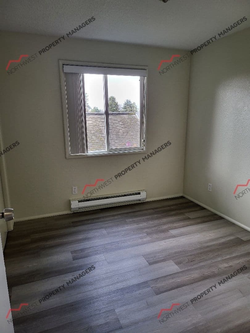 Centralia Apartment: 415 N Oak St
