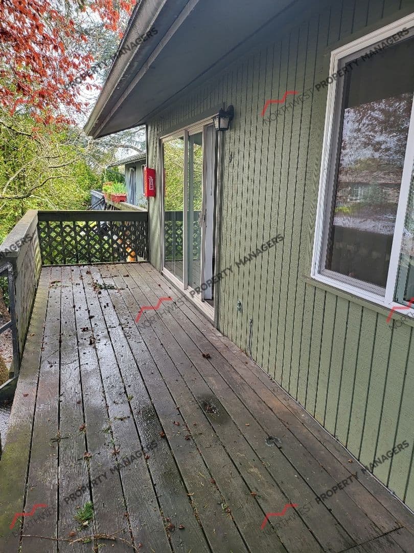 Centralia Apartment: 415 N Oak St