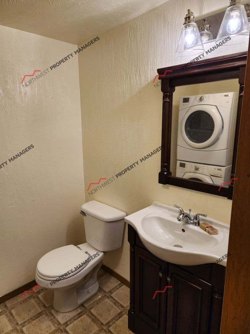 Winlock Apartment: 217 State Route 505 A&B