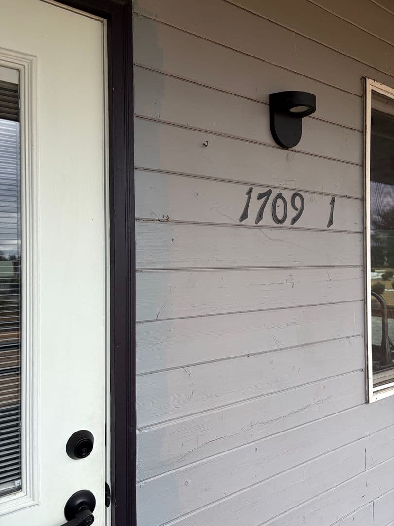 Centralia Apartment: 1709 Van Wormer St
