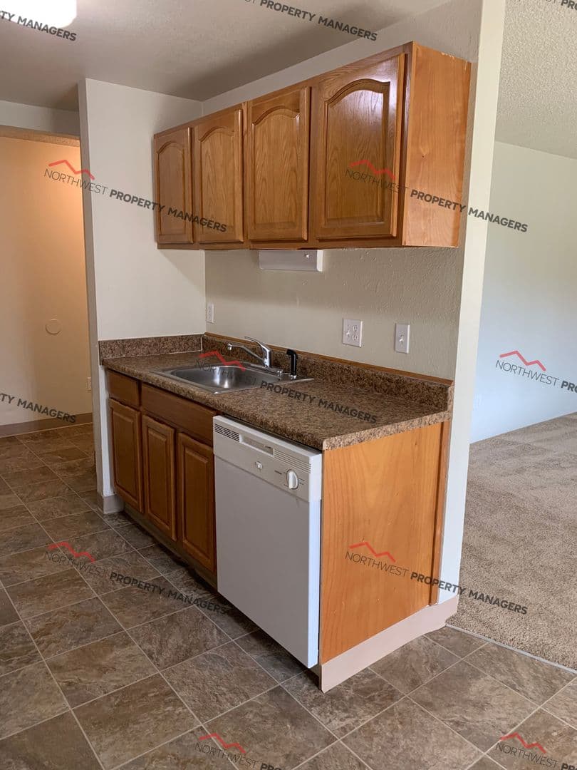 Lakewood Apartment: 4702 108th Street SW-A