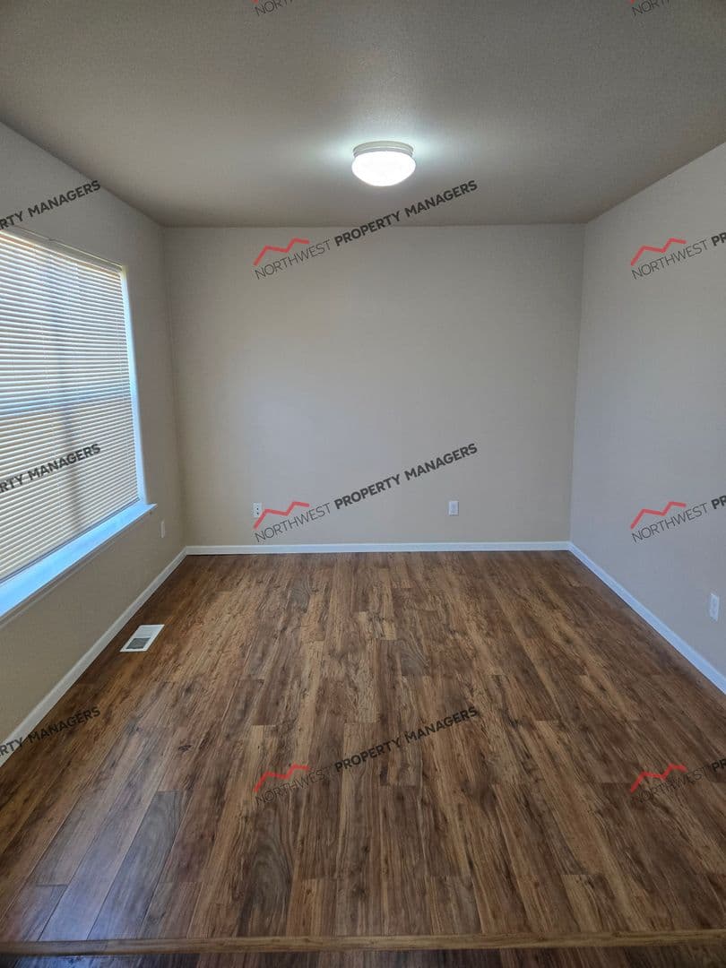 Centralia House: 1820 Westside Ct