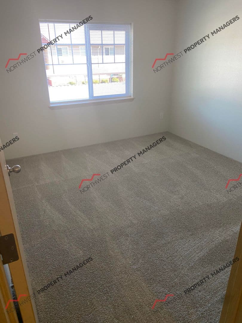 Battle Ground Apartment: 218 SW 15th Ave