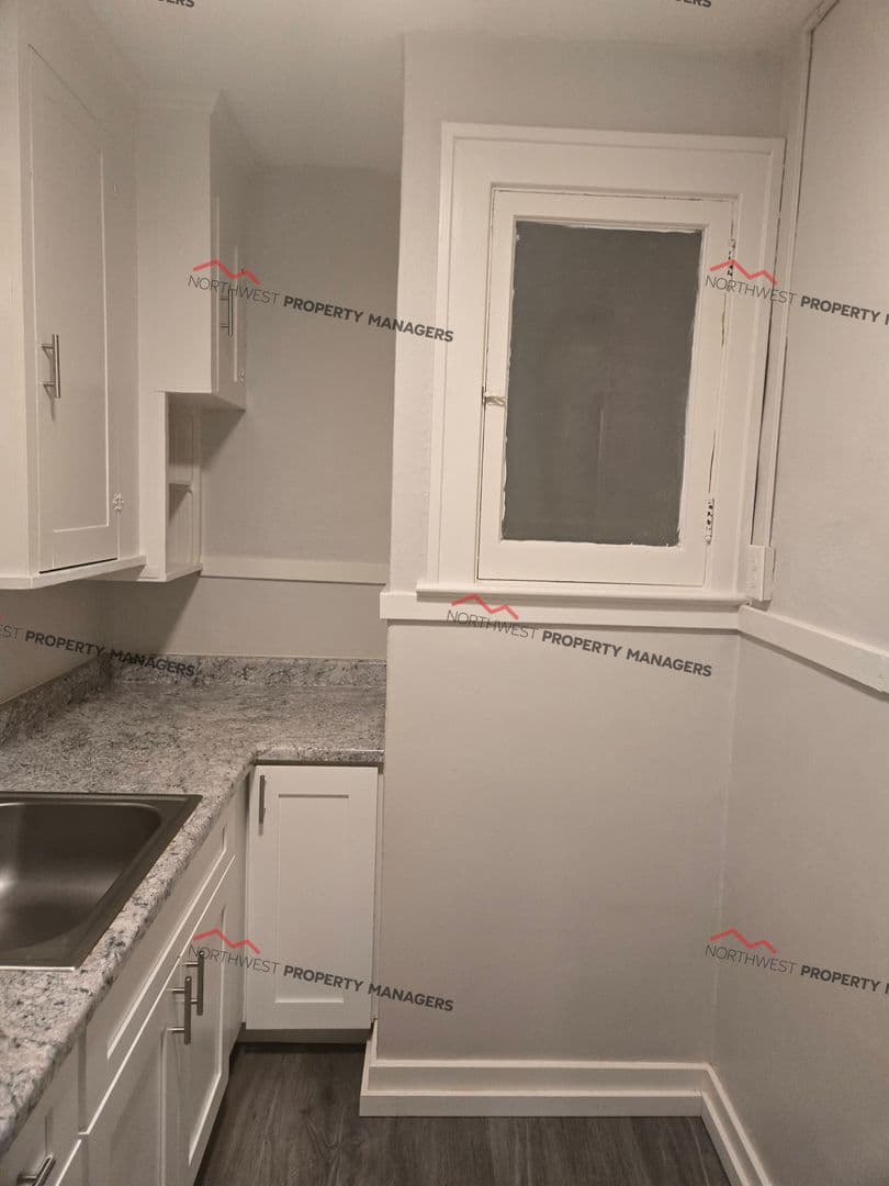 Centralia Apartment: 509 N Rock St.