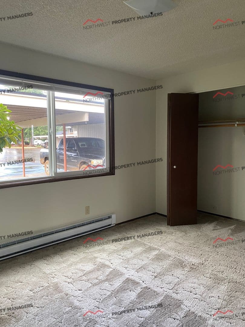 Montesano Apartment: 514 N. Medcalf Lane 1-24