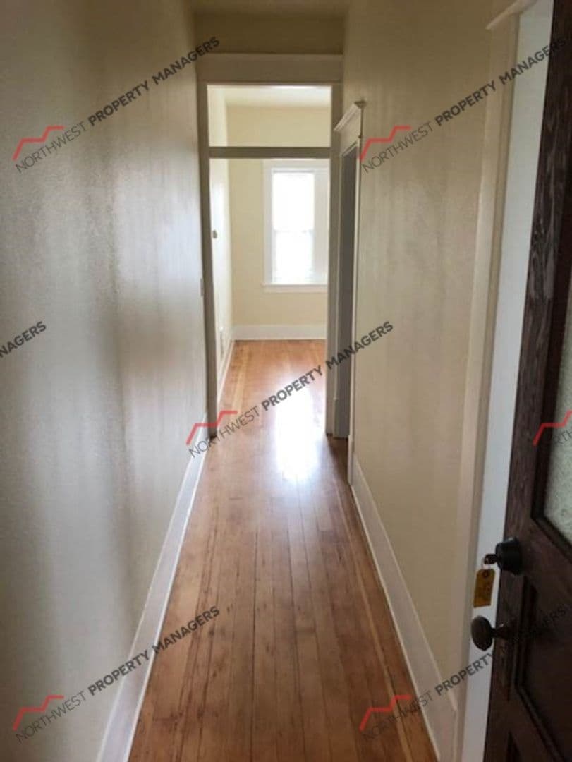 Centralia Apartment: 217 N Tower Ave