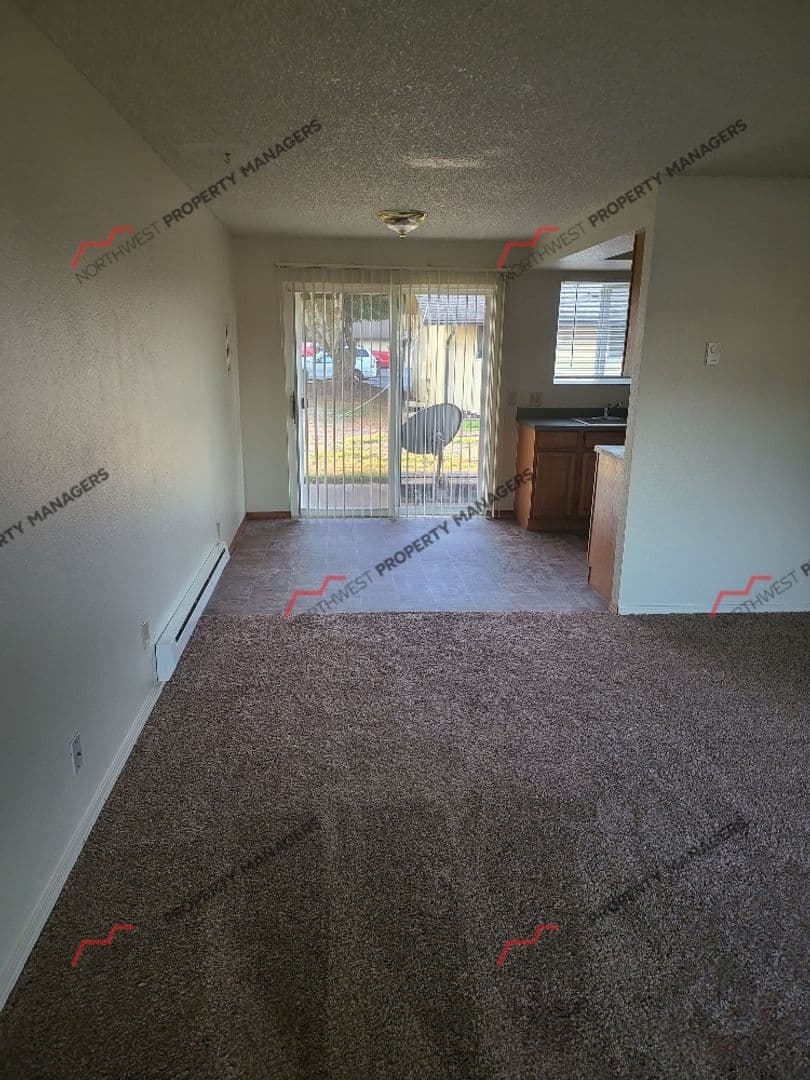 Centralia Apartment: 2227 Harrison Ave 1-36