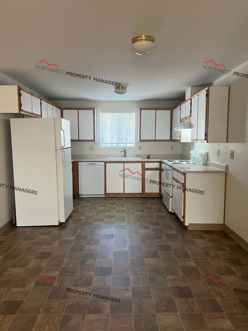 Woodland Apartment: 1451-1455-1459 N Goerig St.