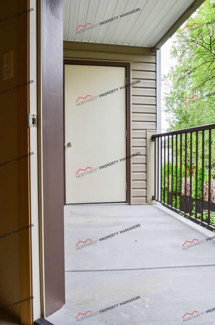 Battle Ground Apartment: 218 SW 15th Ave