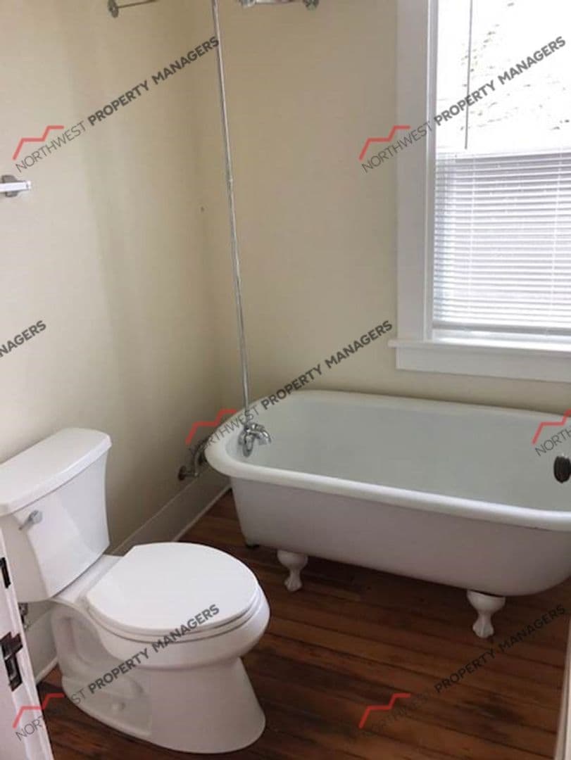 Centralia Apartment: 217 N Tower Ave