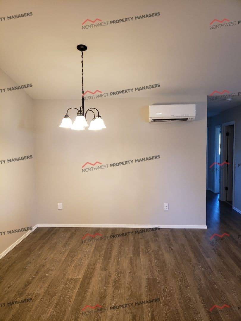 Mossyrock Apartment: 52-54 Godfrey Rd