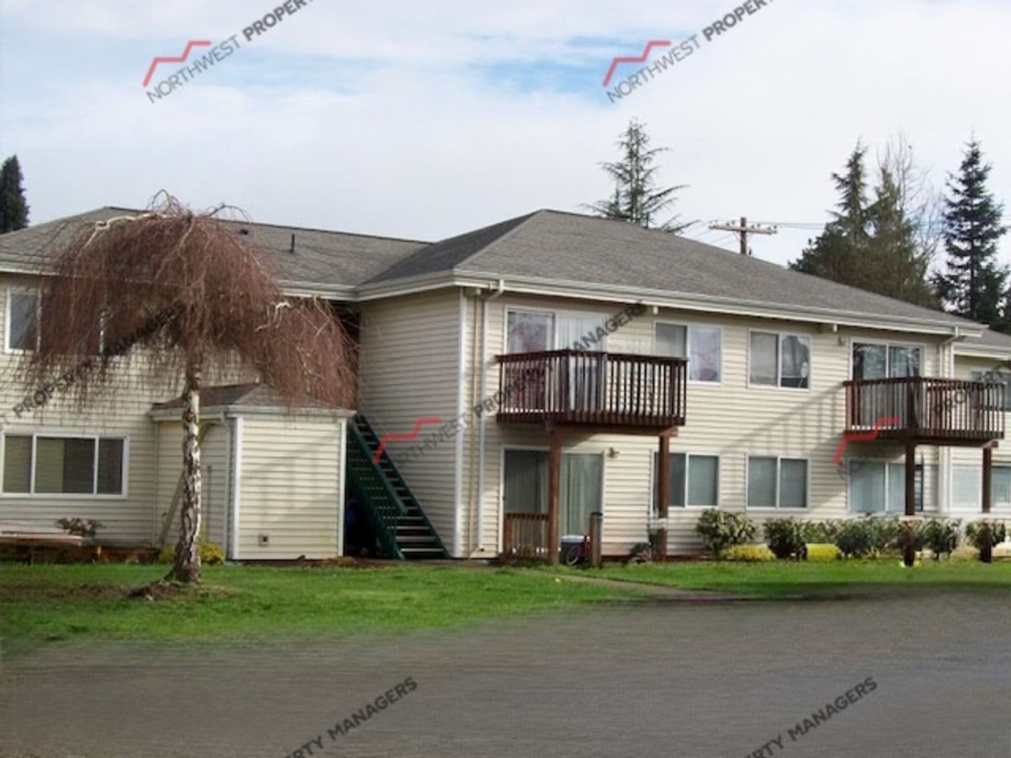 Centralia Apartment: 1205 Alder St
