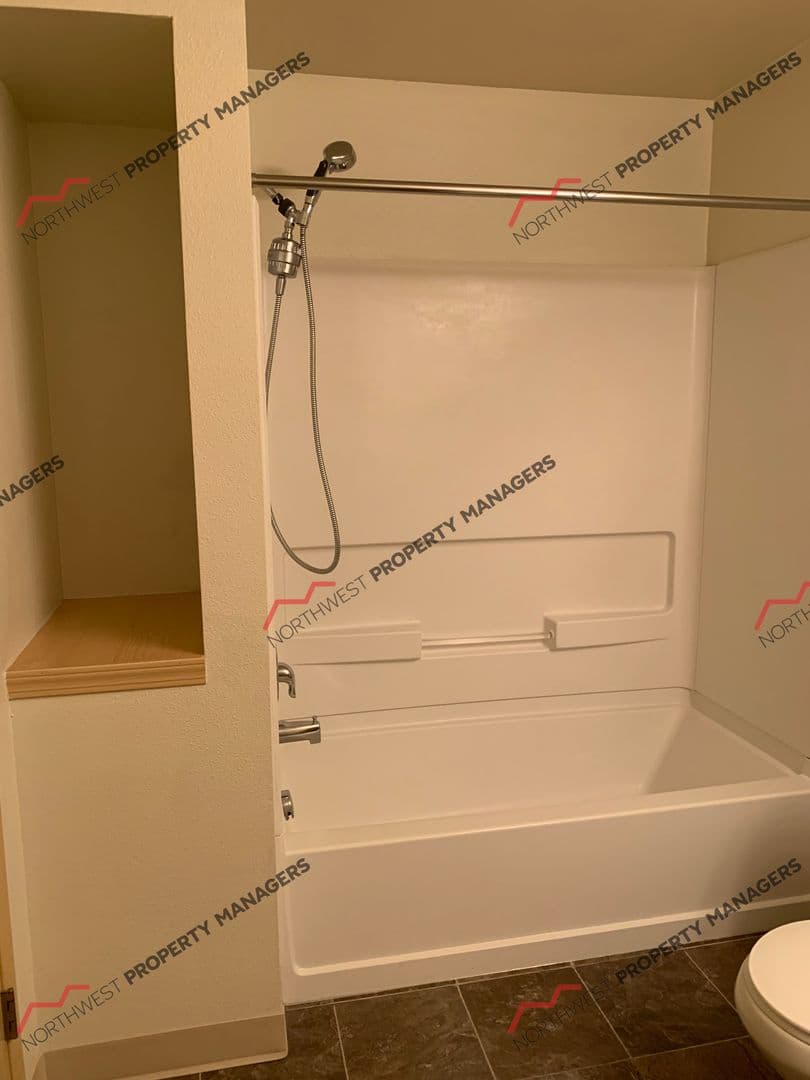 Battle Ground Apartment: 218 SW 15th Ave