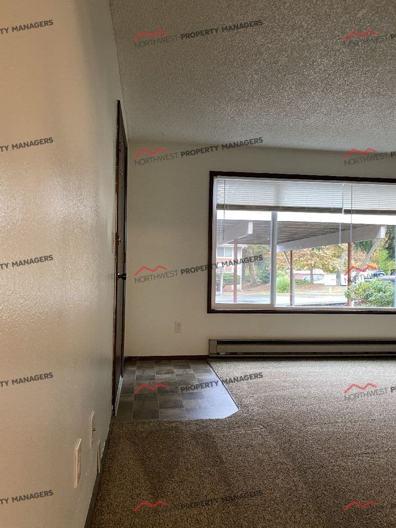Montesano Apartment: 514 N. Medcalf Lane 1-24