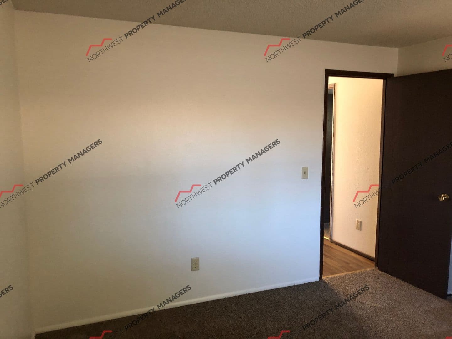 Olympia Apartment: 1400-1402 Josephine Ct. S.E.