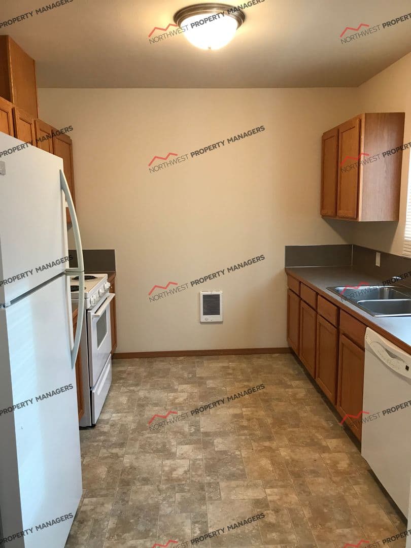 Centralia Apartment: 1107 Woodland Ave.