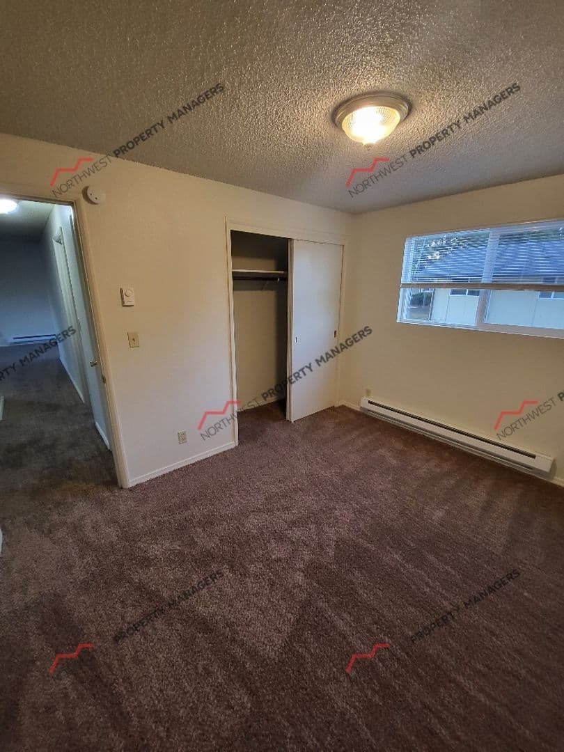 Centralia Apartment: 2227 Harrison Ave 1-36