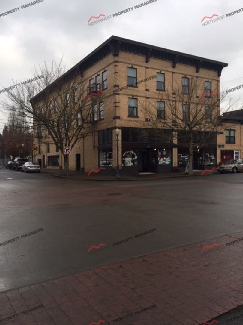 Centralia Apartment: 108 E Maple St.  (Wilson Bldg)