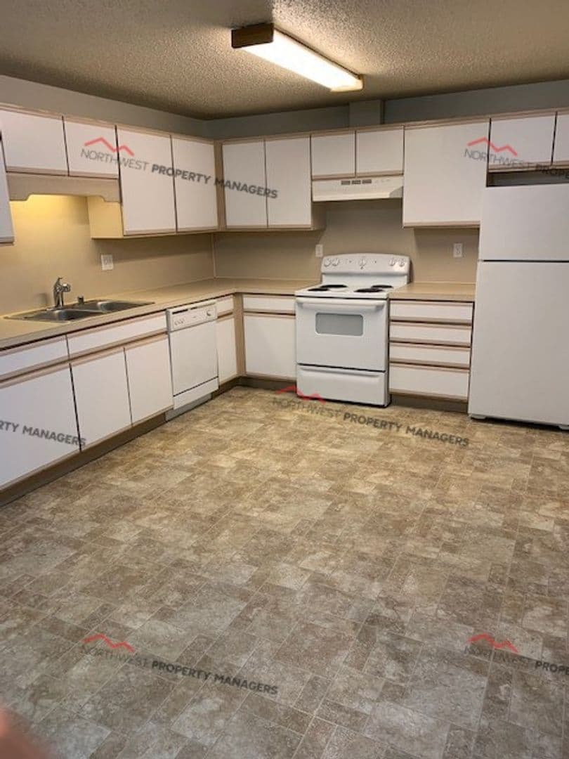 Lacey Apartment: 2700-2744 Ruddell Road SE
