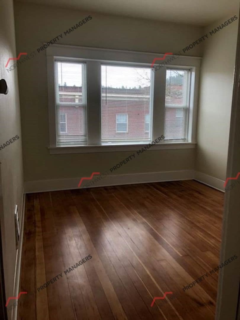 Centralia Apartment: 217 N Tower Ave