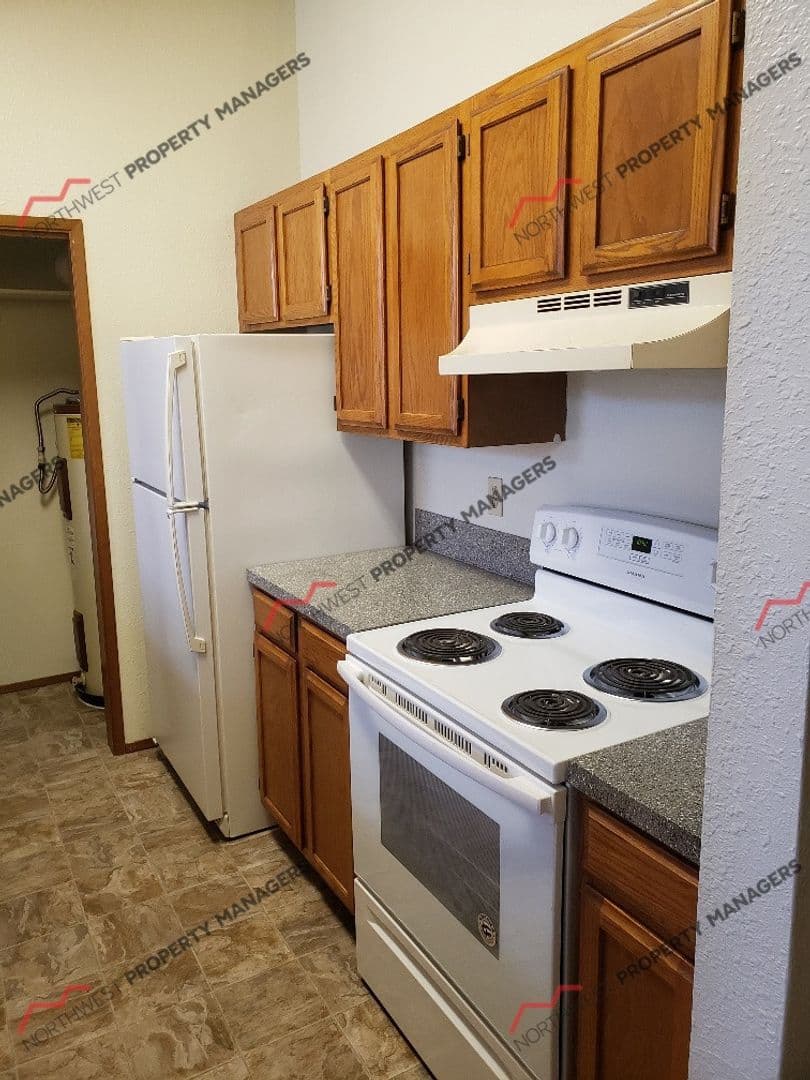Chehalis Apartment: 369 NW Chehalis Ave.