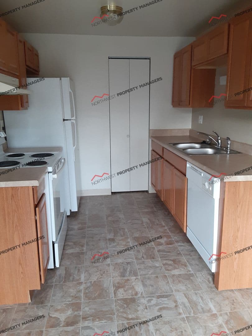 Lacey Apartment: 1615 Judd St. SE