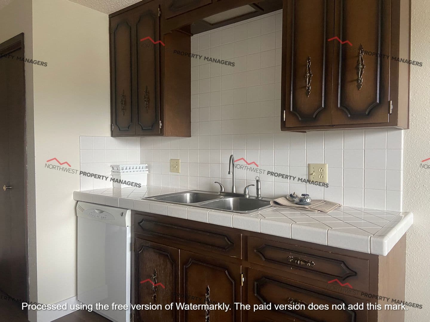 Montesano Apartment: 312 East Broadway Ave