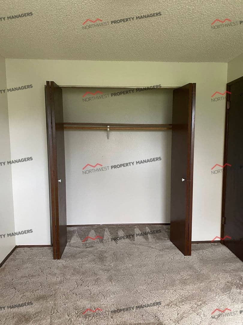 Montesano Apartment: 514 N. Medcalf Lane 1-24