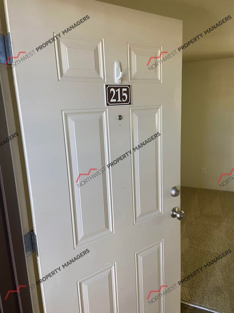 Battle Ground Apartment: 218 SW 15th Ave