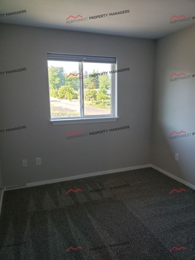 Mossyrock Apartment: 52-54 Godfrey Rd