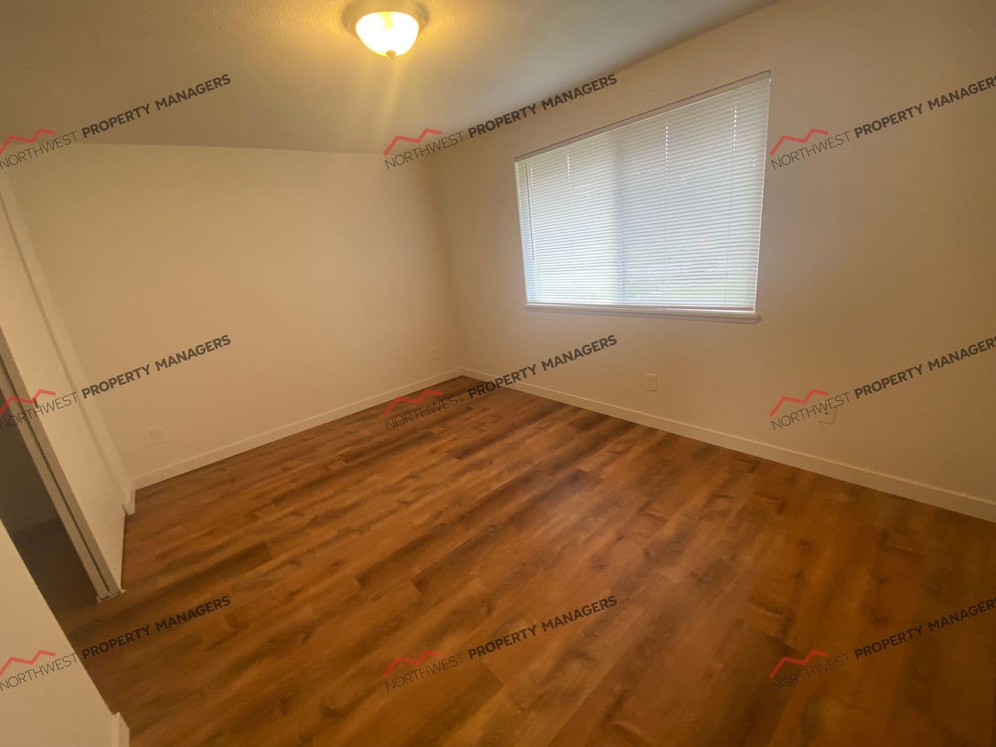 Lacey Apartment: 1512 Judd St. NE