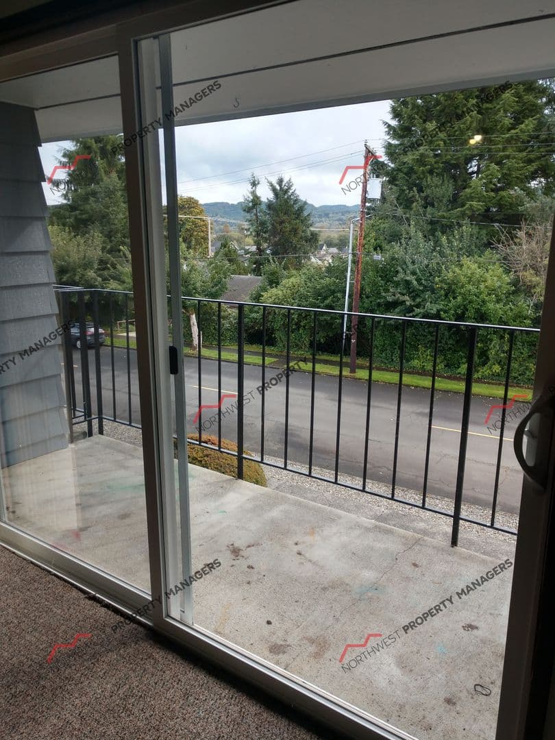 Montesano Apartment: 312 East Broadway Ave