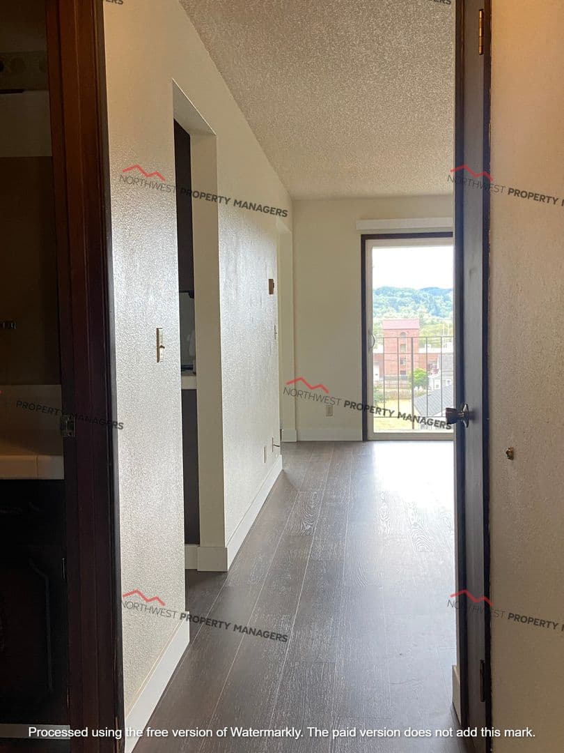 Montesano Apartment: 312 East Broadway Ave
