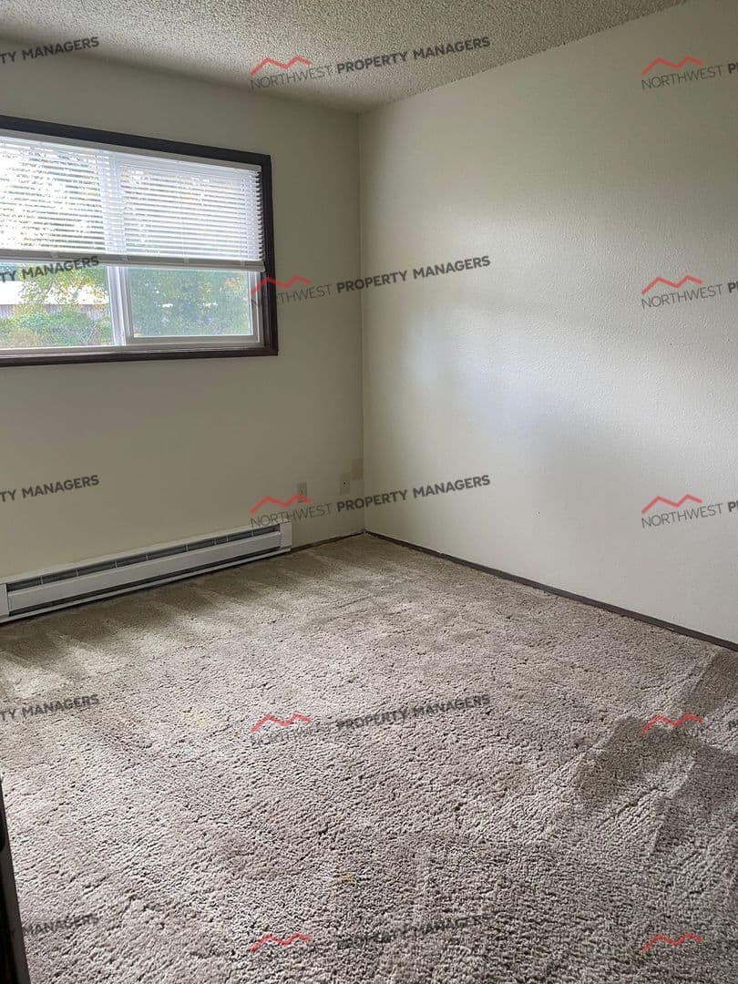 Montesano Apartment: 514 N. Medcalf Lane 1-24