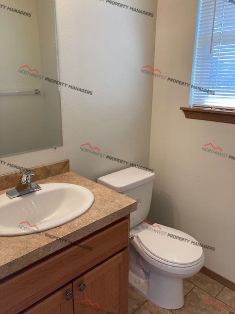 Chehalis Apartment: 2277 SW Salsbury Ave