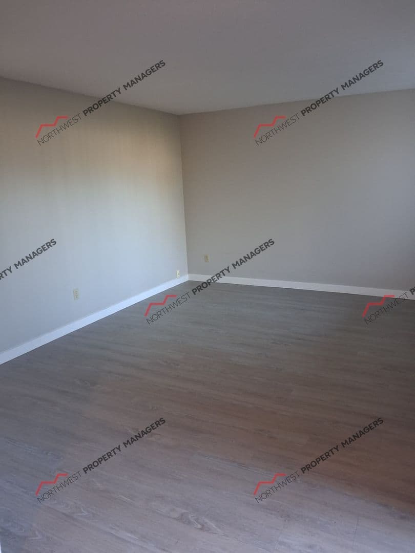 Tacoma Apartment: 120 136th Street S