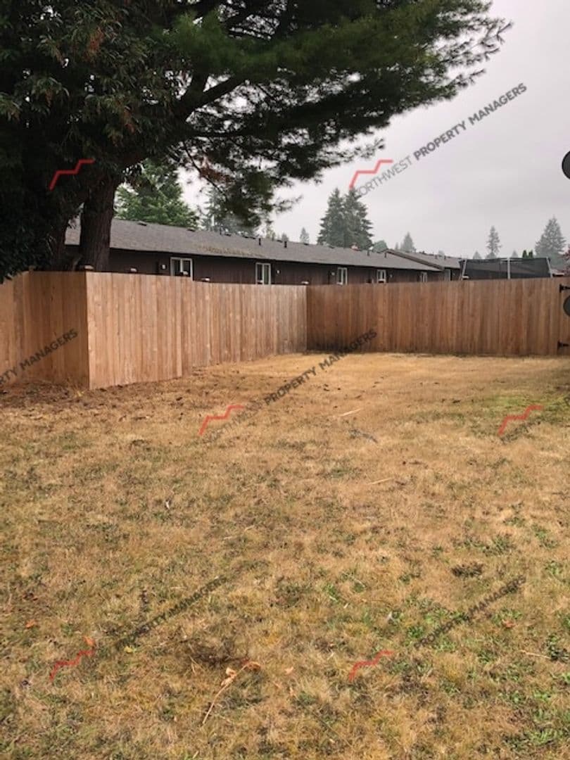 Olympia Apartment: 1400-1402 Josephine Ct. S.E.