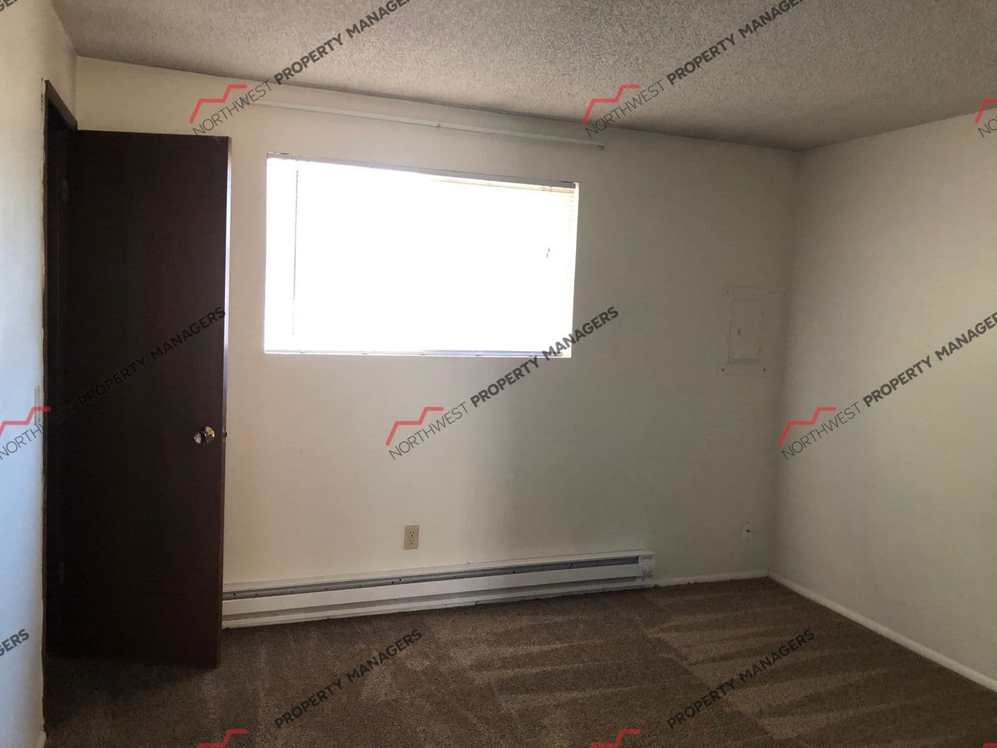 Olympia Apartment: 1400-1402 Josephine Ct. S.E.