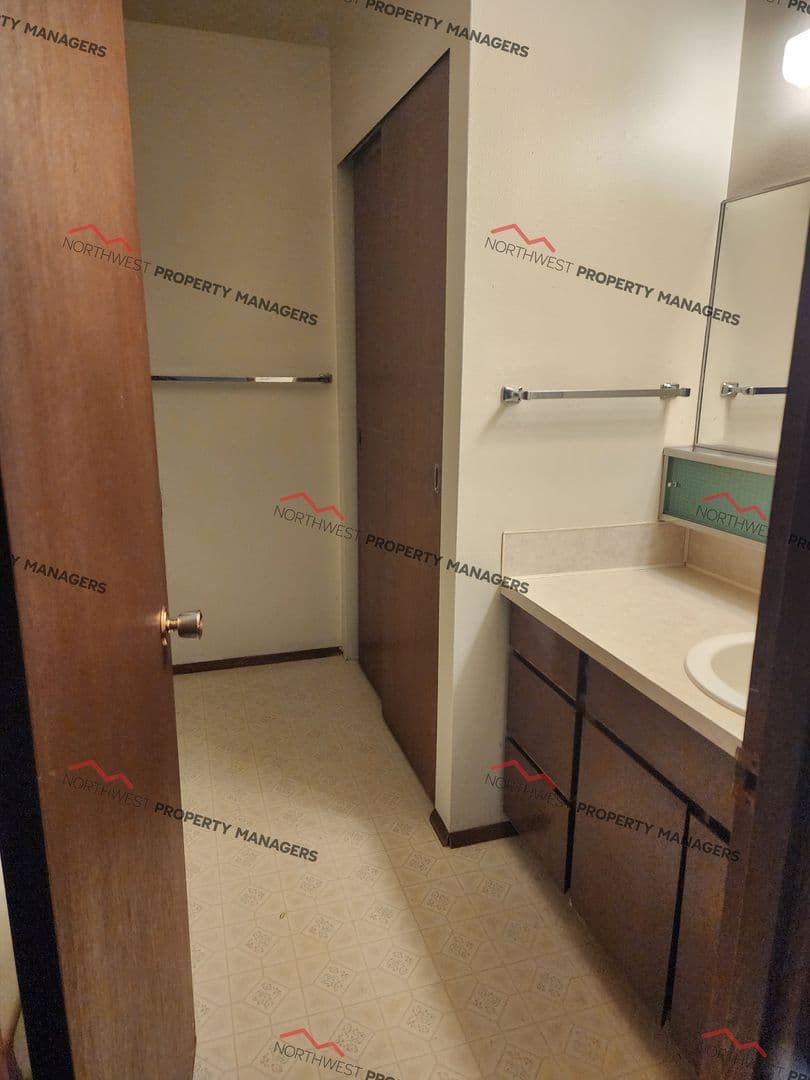 Montesano Apartment: 610 Pioneer Ave E. 1-24