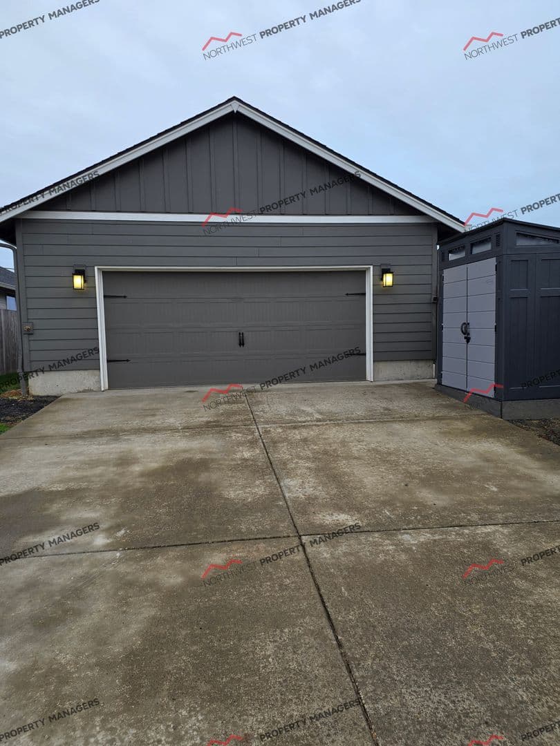 Winlock House: 410 Herren Ave