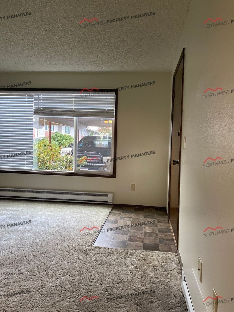 Montesano Apartment: 514 N. Medcalf Lane 1-24