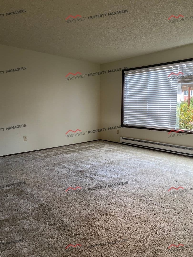 Montesano Apartment: 514 N. Medcalf Lane 1-24