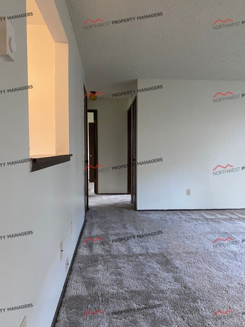 Montesano Apartment: 514 N. Medcalf Lane 1-24