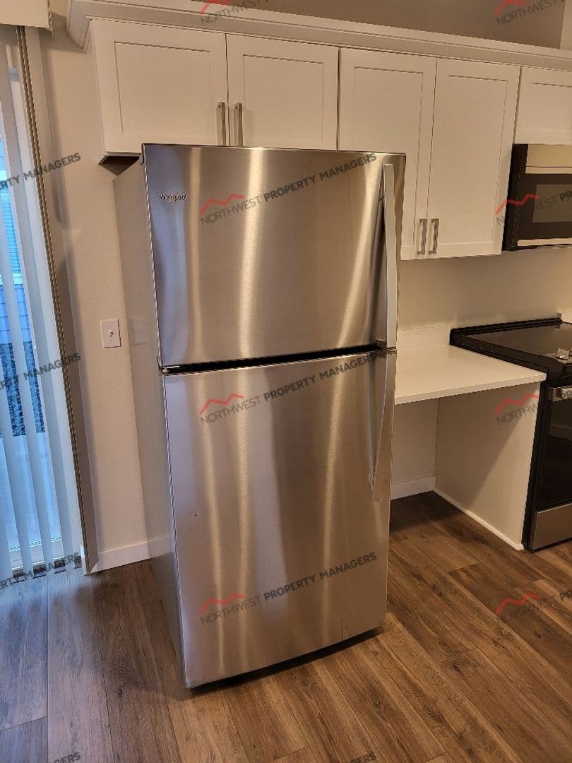 Napavine Apartment: 208 E Stella - 805-813 A/B 3rd Ave NE