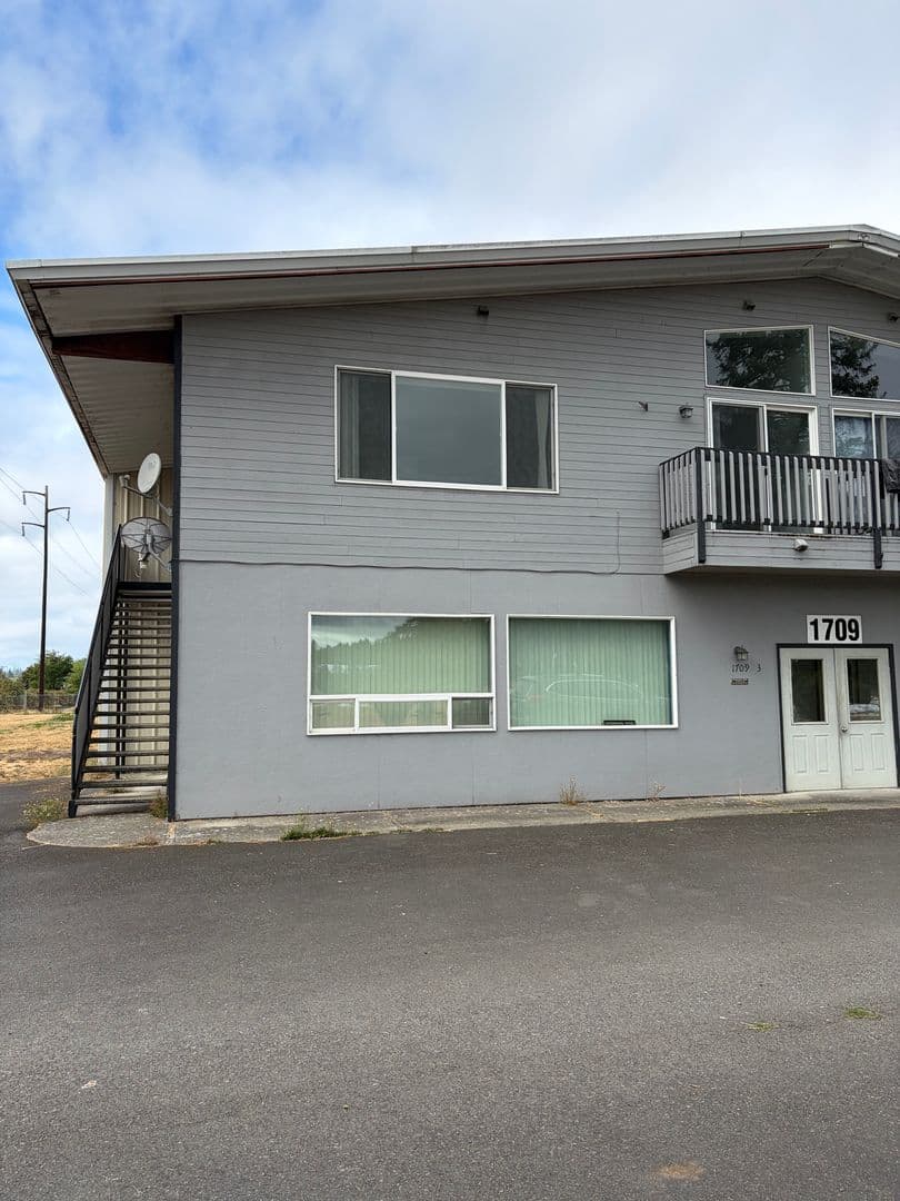 Centralia Apartment: 1709 Van Wormer St