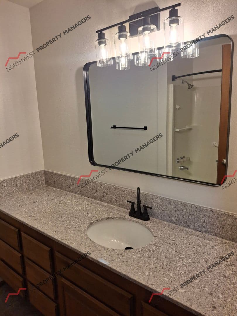 Chehalis Apartment: 1301-1305 Airport Road